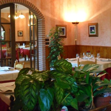 Ristorante Albergo Da Maurizio Cravanzana Екстер'єр фото