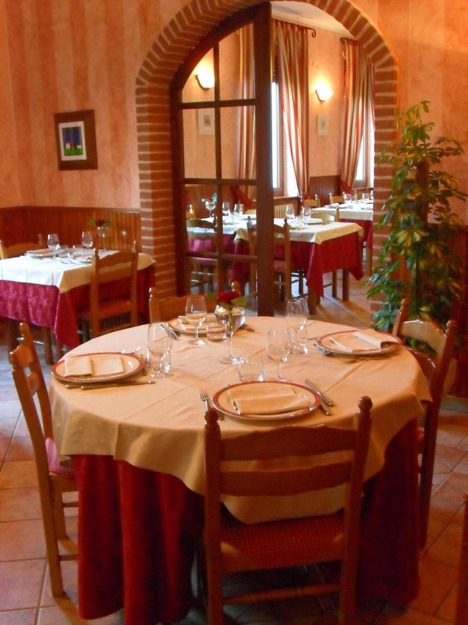 Ristorante Albergo Da Maurizio Cravanzana Екстер'єр фото