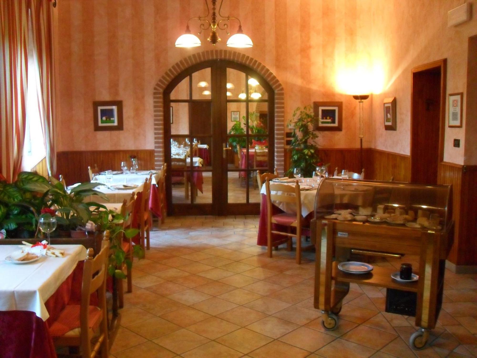 Ristorante Albergo Da Maurizio Cravanzana Екстер'єр фото