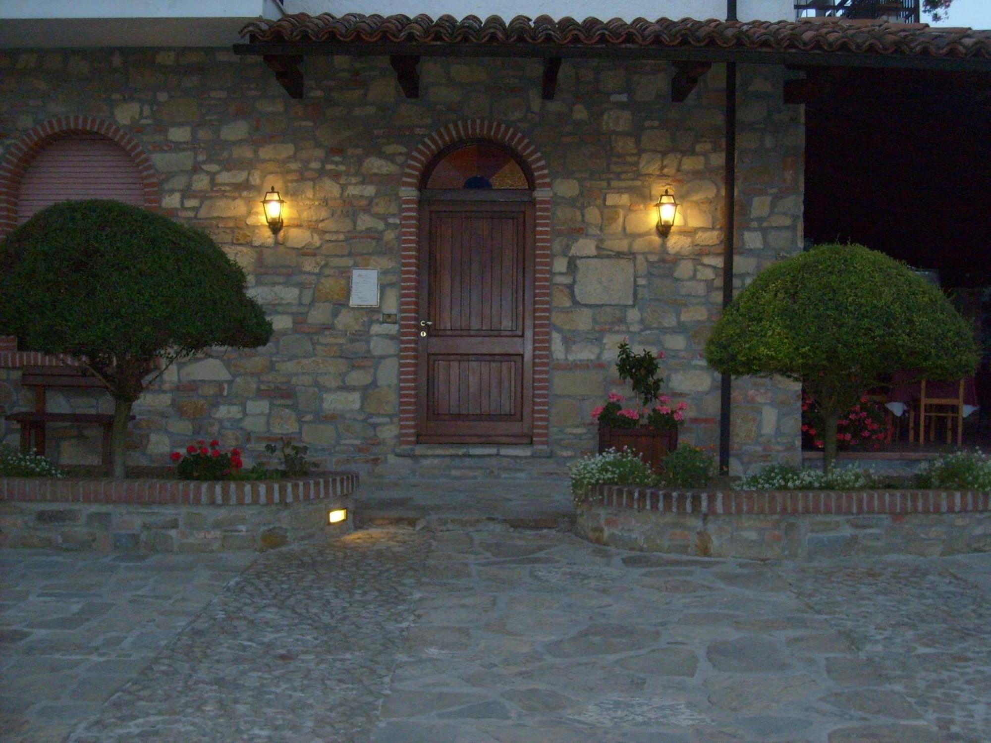 Ristorante Albergo Da Maurizio Cravanzana Екстер'єр фото